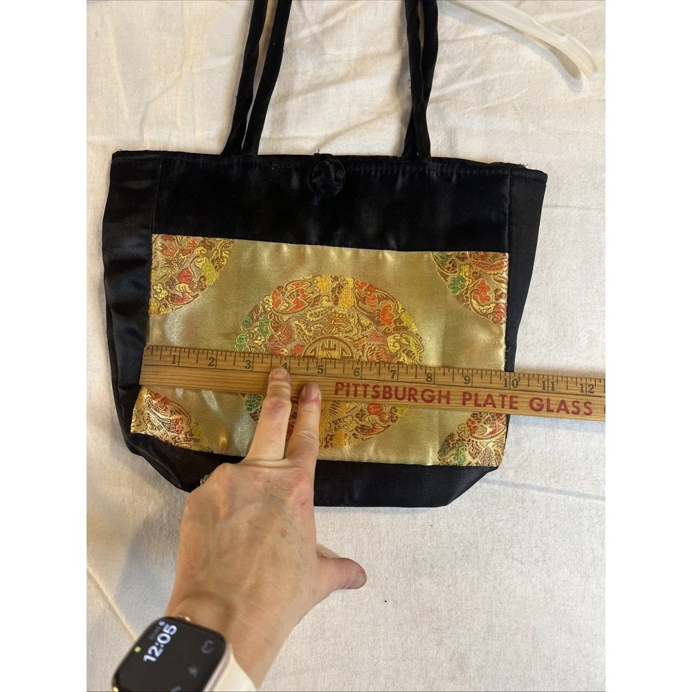 The Unbranded Brand vintage asian